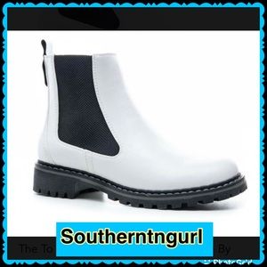 NWT * CORKYS * ” To Be honest “ Faux Leather Ankle / Rain Winter Boots